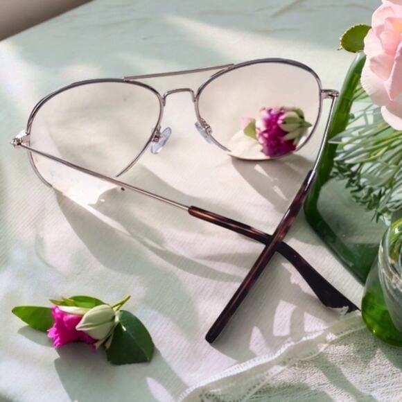 Noelle Gold Blue Light Glasses - Picture 2 of 12